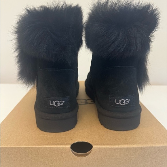 Women’s UGG ankle booties size 8 US. Milla black - Picture 2 of 8